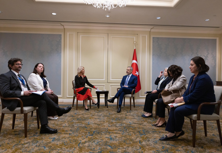 Bakan Fidan İrlanda Başbakan Yardımcısı Harris ile görüştü